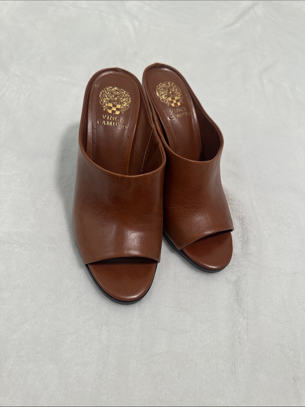 🌴 Vince Camuto Heeled Mule